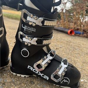 Roxa Black Ski Boots with Silver Buckles